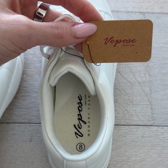 Vepose Women's Classic White Sneakers - Picture 8 of 8